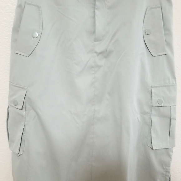 Modern style skirt midi light gray 4 pockets on the front &one on the back .S/M - Picture 2 of 8